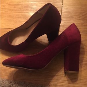 Red Velvet Block Pump